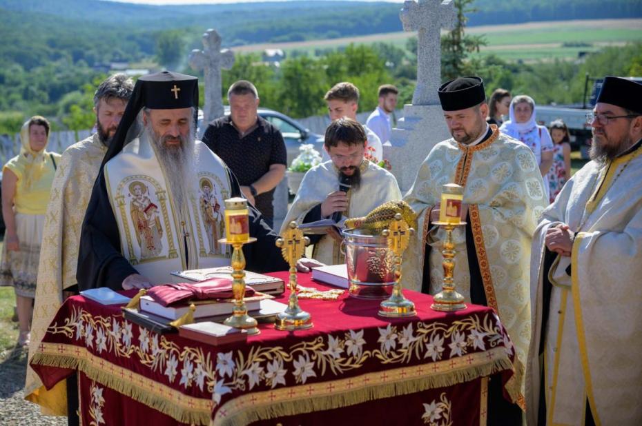 Sfințire de clopote noi în parohia Slobozia-Voinești Sfințire de clopote noi în parohia Slobozia-Voinești