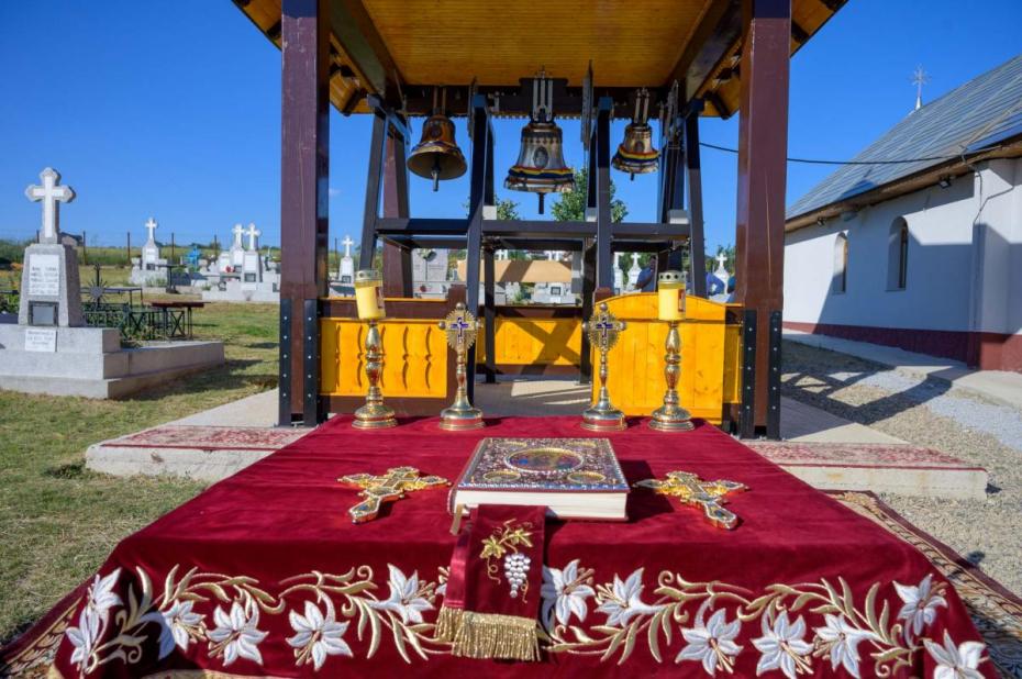 Sfințire de clopote noi în parohia Slobozia-Voinești Sfințire de clopote noi în parohia Slobozia-Voinești